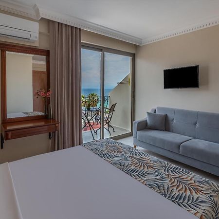 Rosy Suites Hotel คูซาดาซี ภายนอก รูปภาพ
