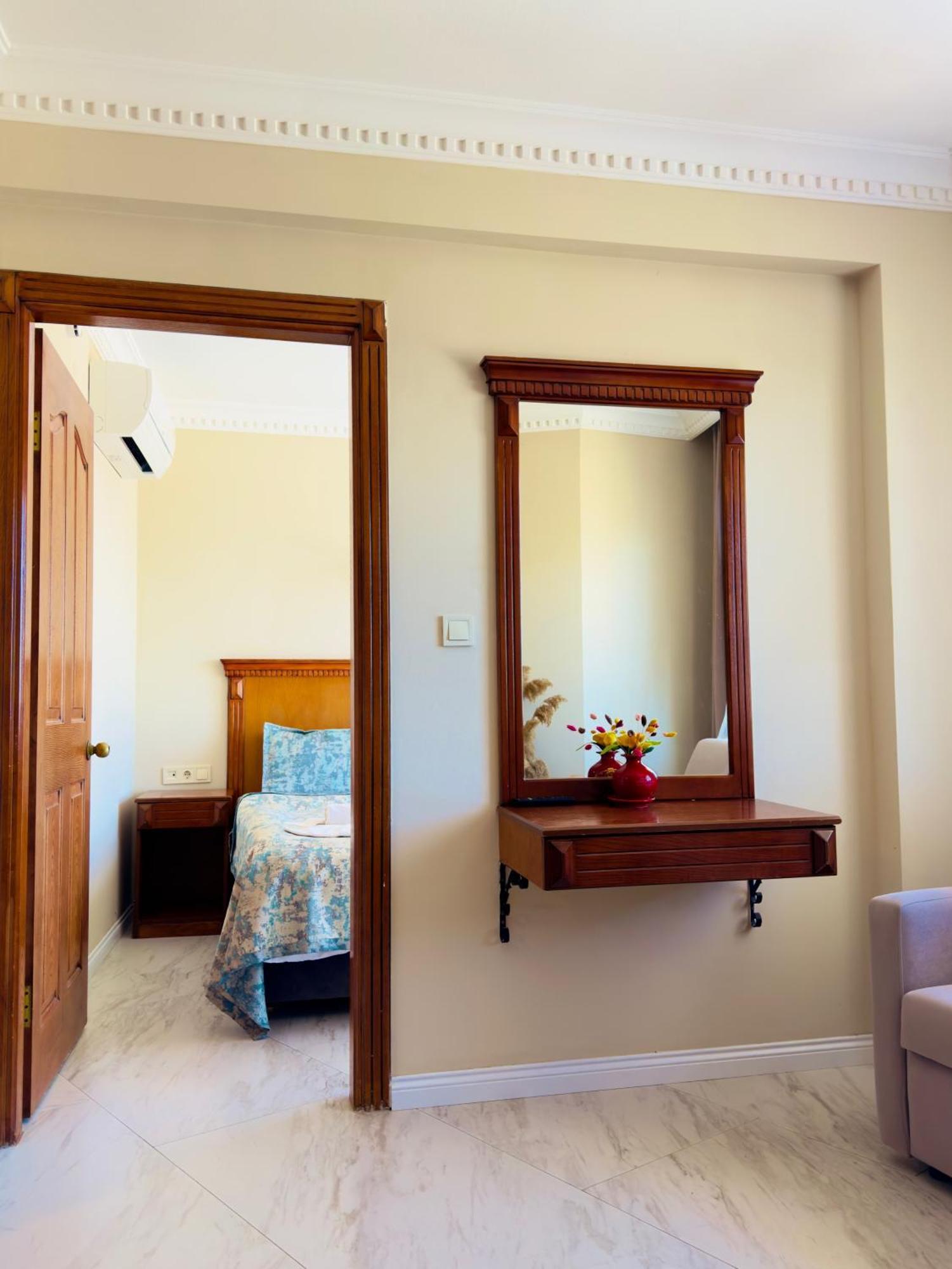 Rosy Suites Hotel คูซาดาซี ภายนอก รูปภาพ