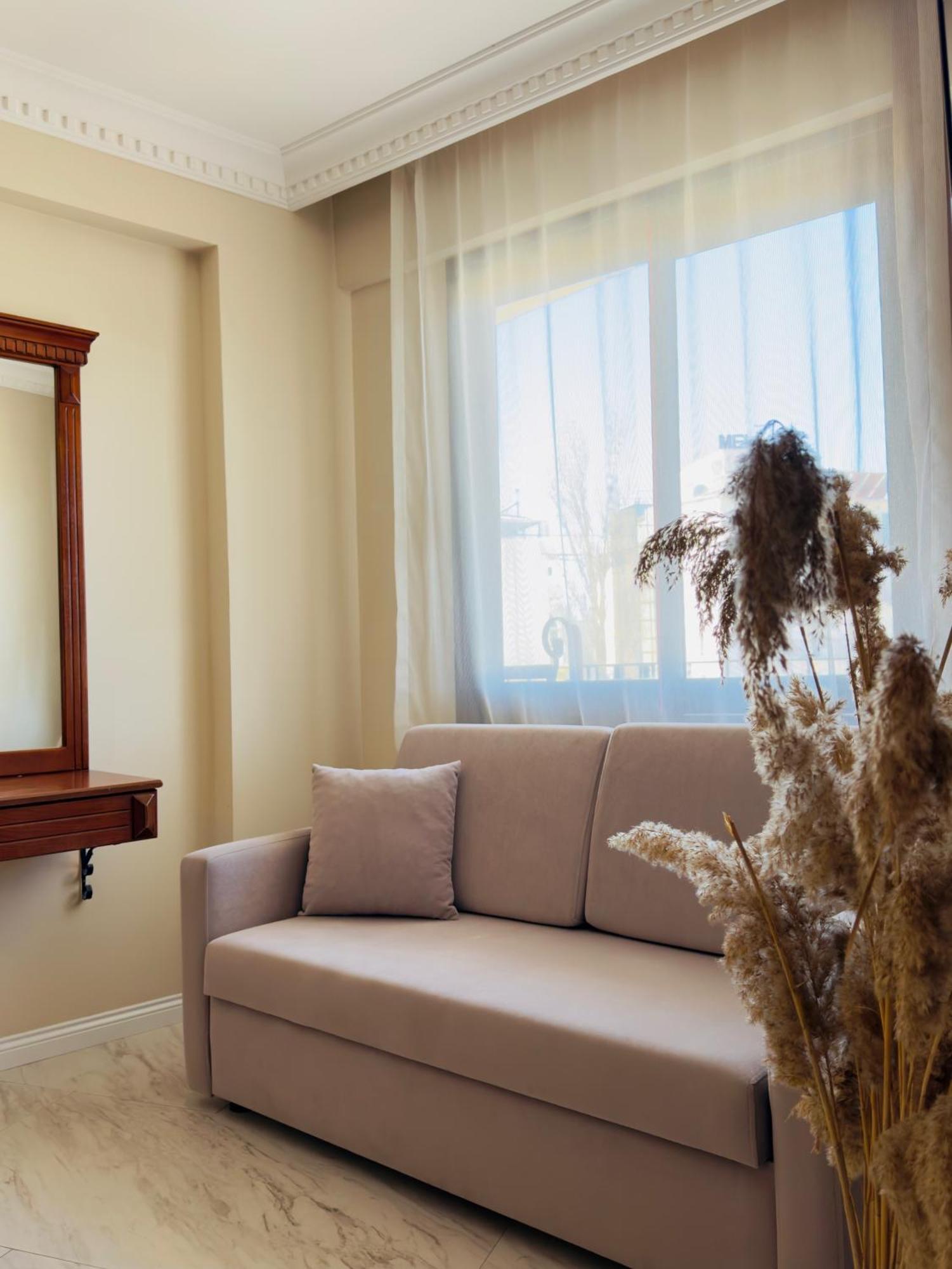 Rosy Suites Hotel คูซาดาซี ภายนอก รูปภาพ