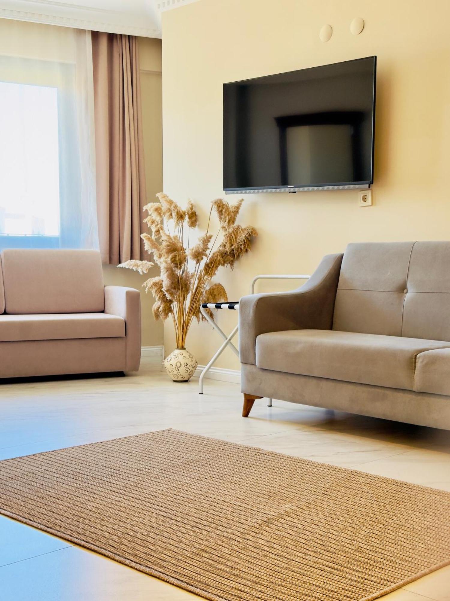 Rosy Suites Hotel คูซาดาซี ภายนอก รูปภาพ